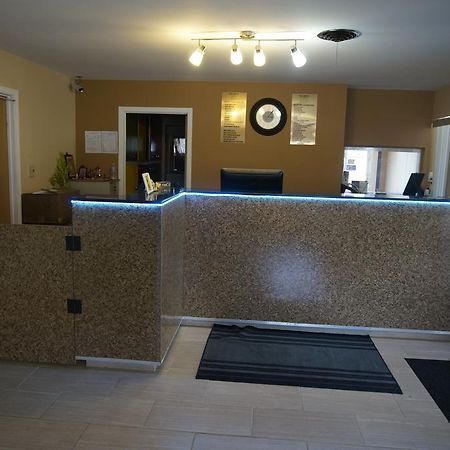 Budget Inn Malvern Bagian luar foto