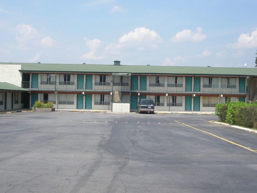 Budget Inn Malvern Bagian luar foto