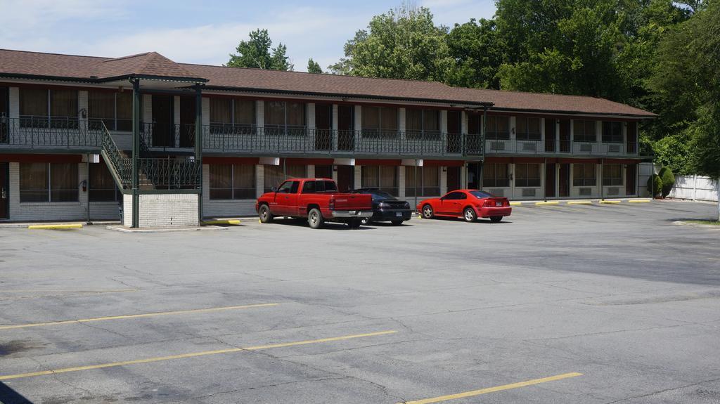 Budget Inn Malvern Bagian luar foto
