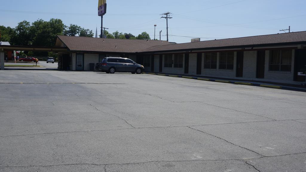 Budget Inn Malvern Bagian luar foto